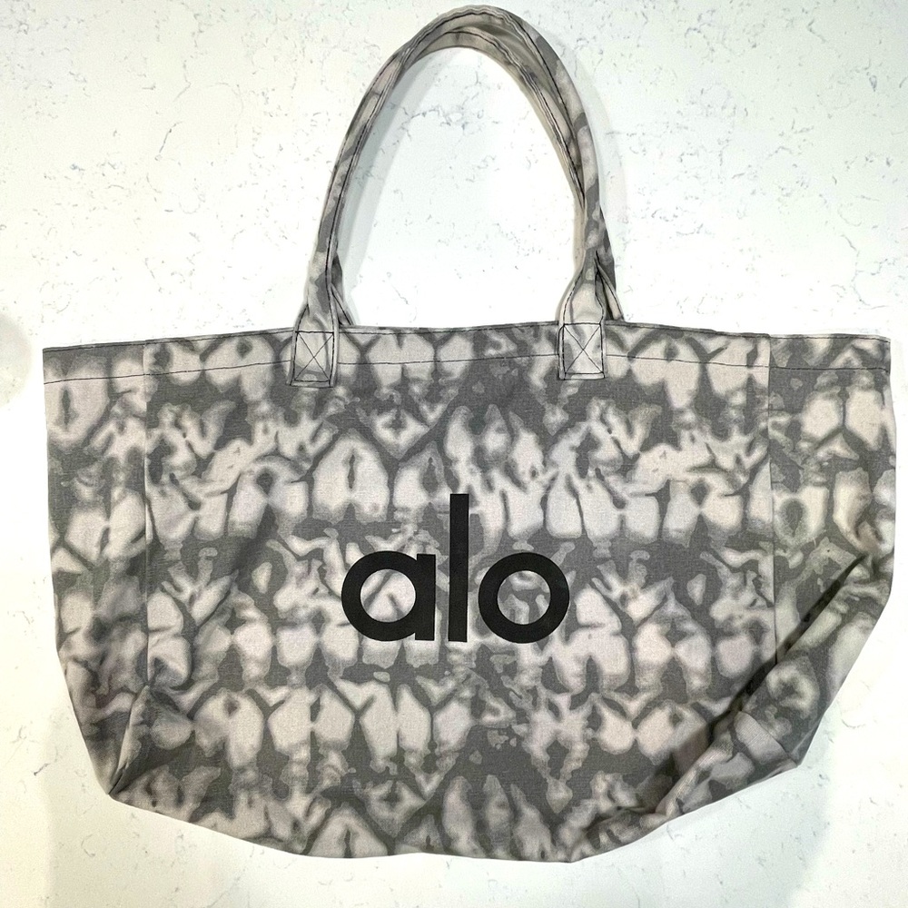 Alo canvas oversized canvas bag. New without tags.